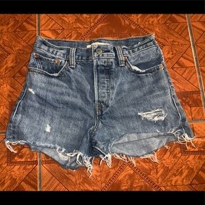LEVI’S Wedgie Shorts size 25